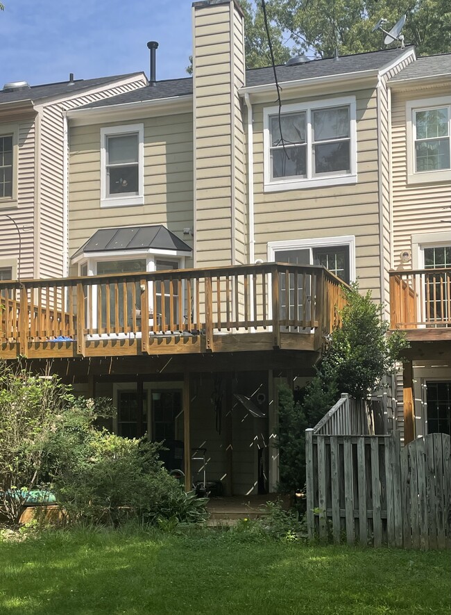 5741 Oakshore Ct in Burke, VA - Building Photo - Building Photo