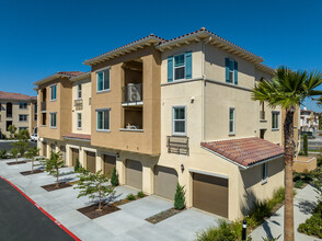 Amelia in Camarillo, CA - Foto de edificio - Building Photo