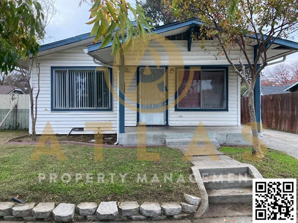 1711 Walnut St in Stockton, CA - Building Photo