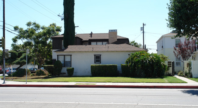 12706 Oxnard St in Valley Village, CA - Building Photo - Building Photo