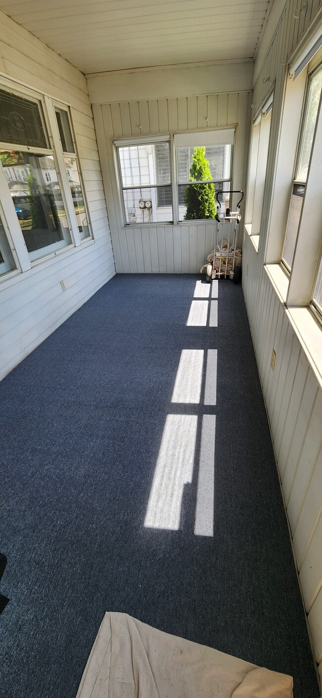 370 Winola Ave, Unit Ground floor
