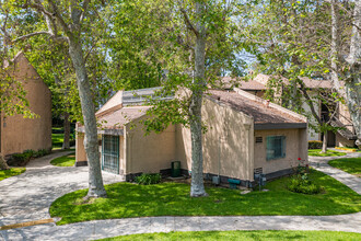 Watts Arms II Apartments in Los Angeles, CA - Building Photo - Building Photo