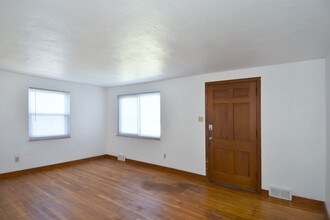 31 Marylea Ave in Brentwood, PA - Building Photo - Building Photo
