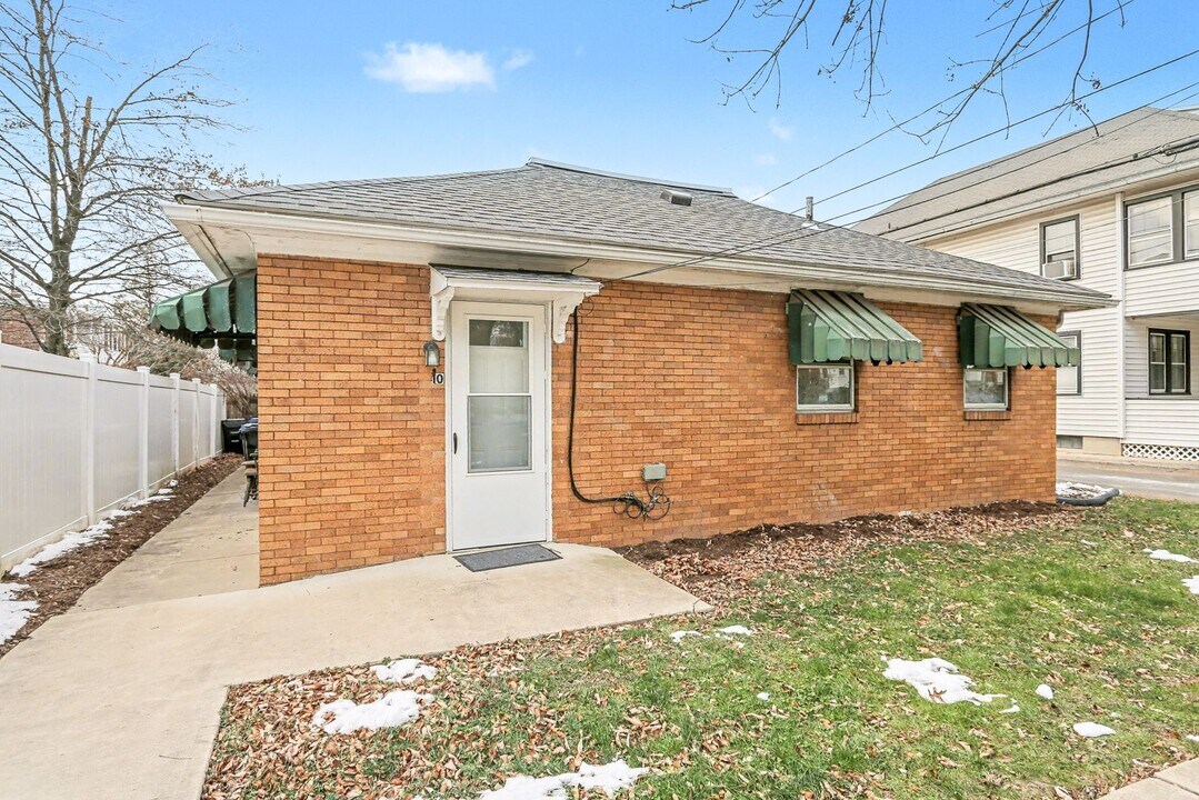 10 Swan St in Paxtang, PA - Building Photo