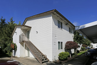 225-Falcon View Apartments in Salem, OR - Building Photo - Building Photo