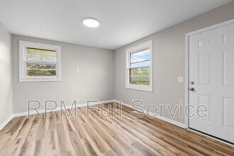 895a W Sharpe Ave in Nashville, TN - Foto de edificio - Building Photo