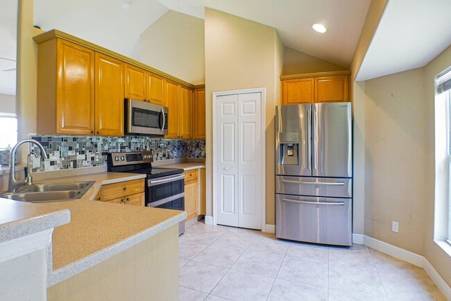 3714 NE 17th Ave in Cape Coral, FL - Building Photo - Building Photo
