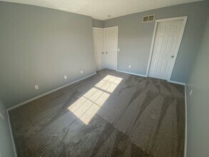 250 Parktrail Rd in Normal, IL - Building Photo - Building Photo