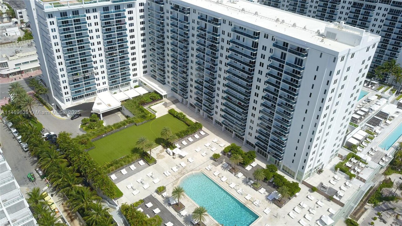 2301 Collins Ave in Miami Beach, FL - Building Photo