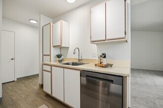 Nolan Ridge Apartments in Keizer, OR - Foto de edificio - Building Photo