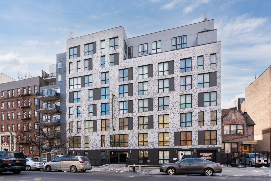 200 Linden Blvd in Brooklyn, NY - Building Photo