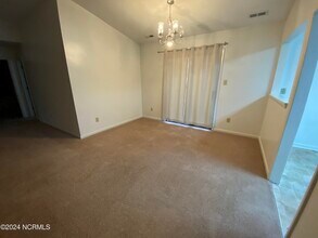 612 Independence Dr in Jacksonville, NC - Building Photo - Building Photo