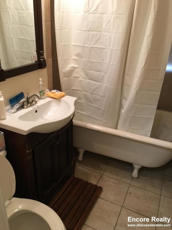 55 Park Dr, Unit 16 in Boston, MA - Foto de edificio - Building Photo