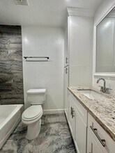 7032 Lanewood Ave in Los Angeles, CA - Building Photo - Building Photo