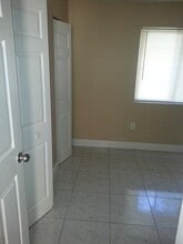 6060 Forest Hill Blvd in West Palm Beach, FL - Foto de edificio - Building Photo