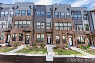 440 Spearfield Ln in Charlotte, NC - Building Photo