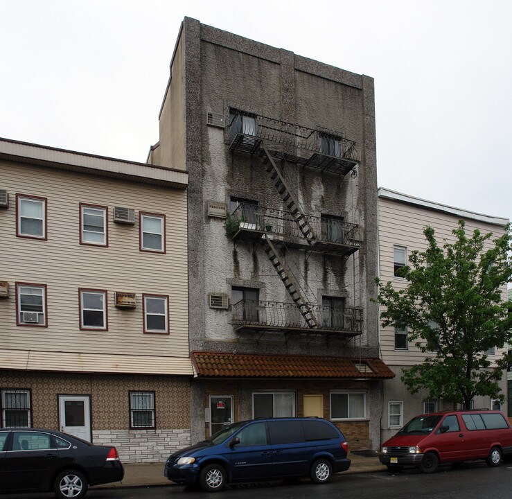 544 Market St in Newark, NJ - Foto de edificio