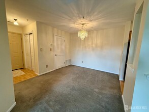 1137 Waterford Dr in Edison, NJ - Foto de edificio - Building Photo