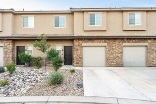 370 W Buena Vista Blvd in Washington, UT - Building Photo