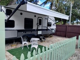 125 NE 184th Terrace in Miami, FL - Building Photo