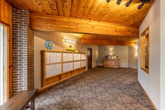 White Bear Royal in White Bear Lake, MN - Building Photo - Lobby