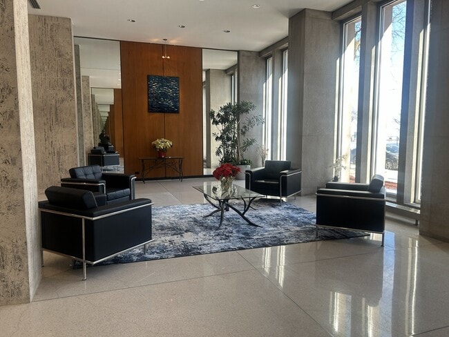 4800 S Chicago Beach Dr in Chicago, IL - Foto de edificio - Building Photo