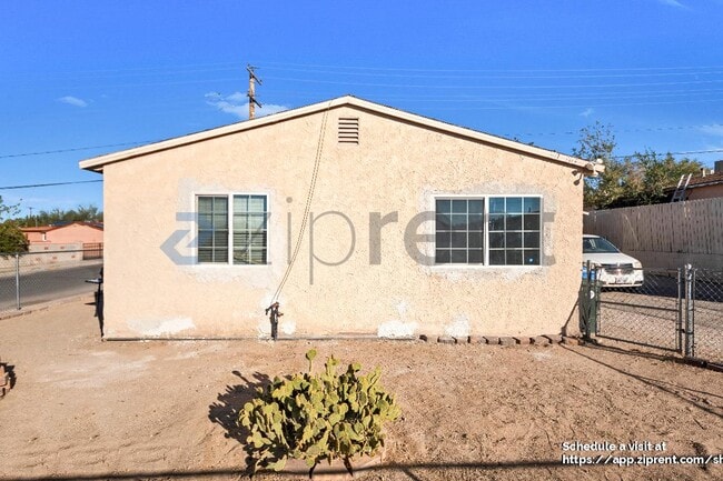 301 Maxine Ave in Barstow, CA - Building Photo - Building Photo