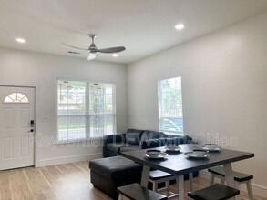 1512 W Twelfth St in Dallas, TX - Building Photo - Building Photo