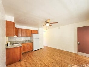1555 Pensacola St in Honolulu, HI - Building Photo - Building Photo