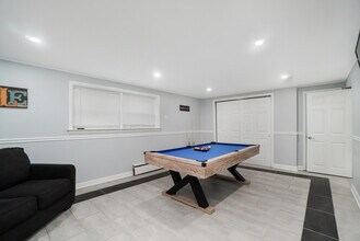 7069 N Crawford Ave in Lincolnwood, IL - Foto de edificio - Building Photo