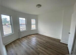 220 Maplewood Ave in Bridgeport, CT - Building Photo - Building Photo