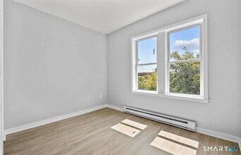 25 Whittier St in Bridgeport, CT - Foto de edificio - Building Photo