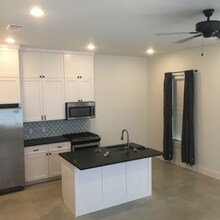 1154 Hauptstrasse in New Braunfels, TX - Building Photo - Building Photo