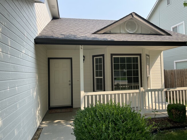 5074 W Alderstone St in Meridian, ID - Building Photo - Building Photo