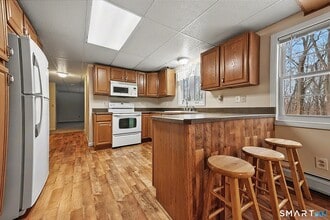 15 Indian Hill Ln in Newtown, CT - Building Photo - Building Photo