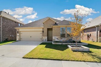 10604 Thunderwood Dr in Aubrey, TX - Building Photo - Building Photo