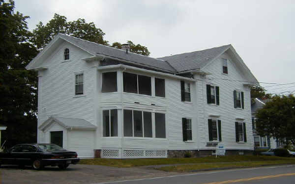 35 Locust St in Danvers, MA - Foto de edificio