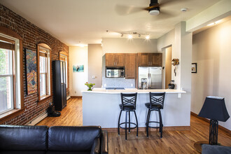 3249 W Fairview Pl, Unit 110 in Denver, CO - Building Photo - Building Photo