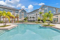 Trevesta Place Apartments in Palmetto, FL - Foto de edificio - Building Photo