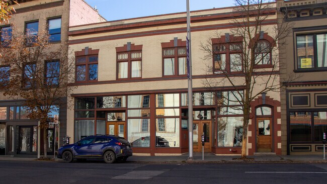 423 W 1st Ave, Unit B1 in Spokane, WA - Foto de edificio - Building Photo