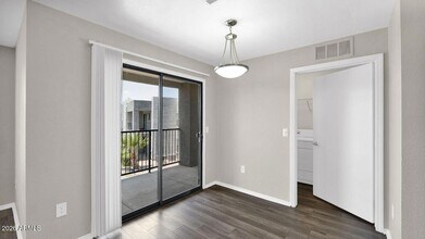 5611 S 32nd St, Unit 1 in Phoenix, AZ - Building Photo - Building Photo