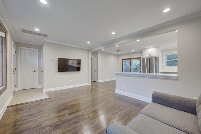 20 Goldsmith Ave in Greenlawn, NY - Building Photo - Building Photo