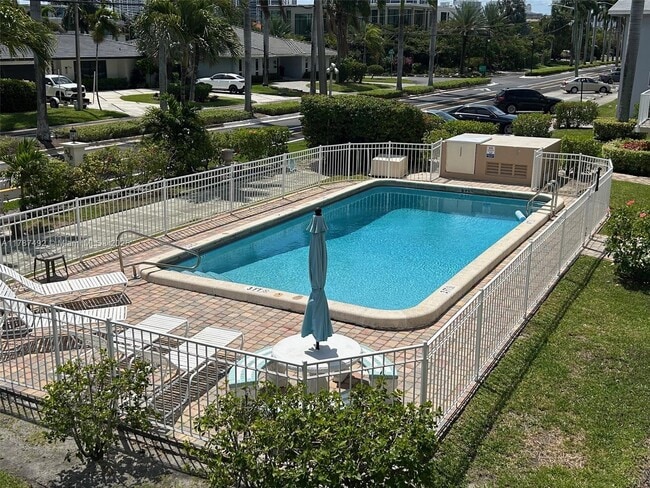 500 Layne Blvd in Hallandale Beach, FL - Building Photo - Building Photo
