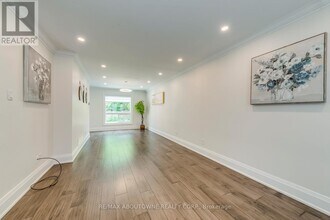 1097 Grandeur Crescent in Oakville, ON - Building Photo - Building Photo