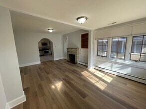 573 Chicago Ave in Highland Park, IL - Building Photo - Building Photo