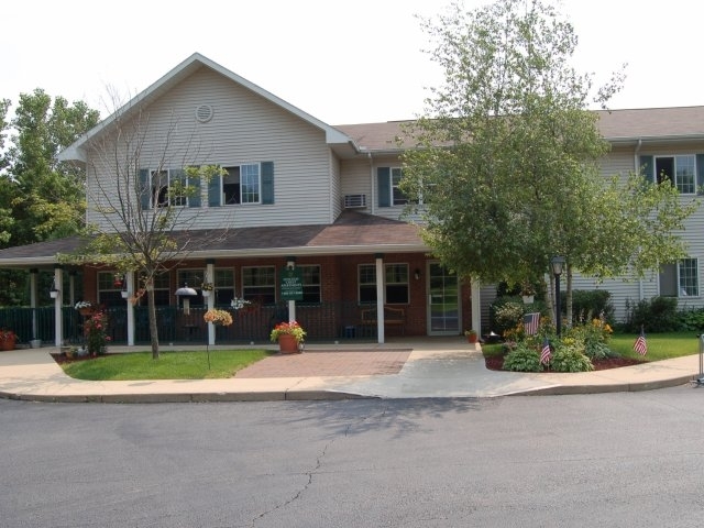 Lincoln Crest Senior Apartments in Twin Lakes, WI - Building Photo - Building Photo