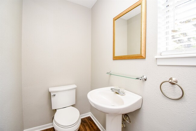 property at 1119 Edgewood Dr