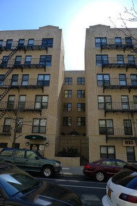 Bryant Mews Senior Residence in Bronx, NY - Foto de edificio - Building Photo