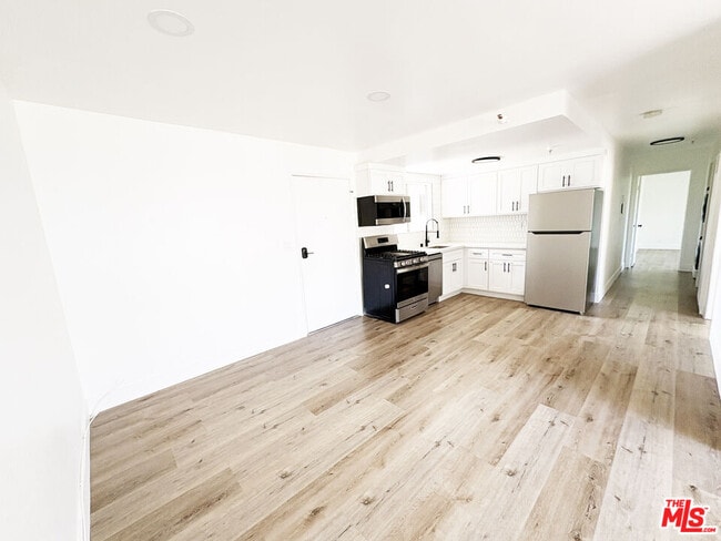 11430 Cedar Ave in Hawthorne, CA - Building Photo - Building Photo