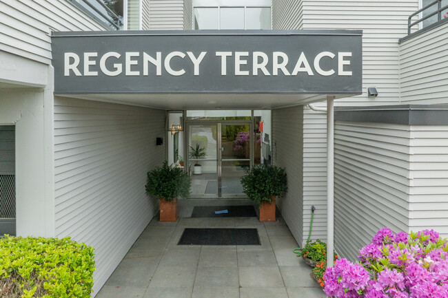 The Regency Terrace in Mercer Island, WA - Foto de edificio - Building Photo